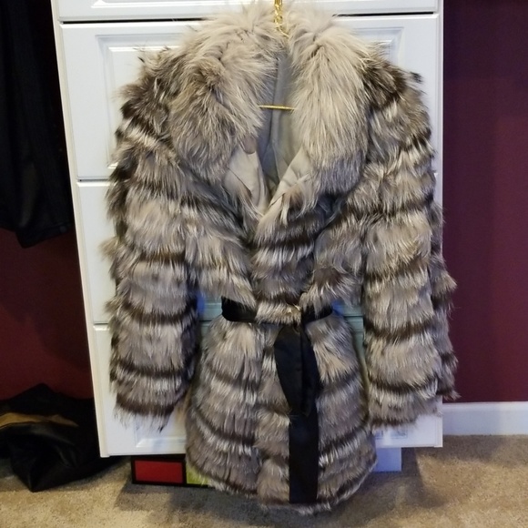 Luxurious Real Fox Fur Striped Coat - Picture 3 of 3